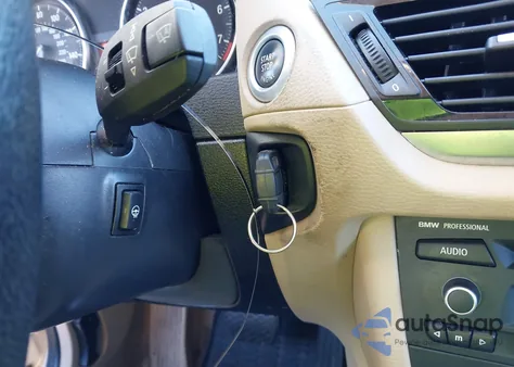 2015 BMW X1 xDrive28I из США, поврежденный, VIN WBAVL1C57FVY29540